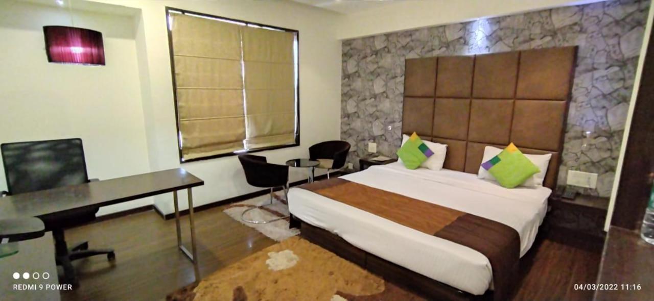 Hotel LXIA Hinjewadi - Indian Nationals Only Pimpri-Chinchwad Bagian luar foto