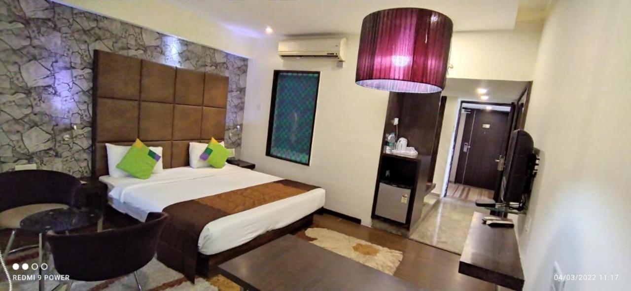 Hotel LXIA Hinjewadi - Indian Nationals Only Pimpri-Chinchwad Bagian luar foto