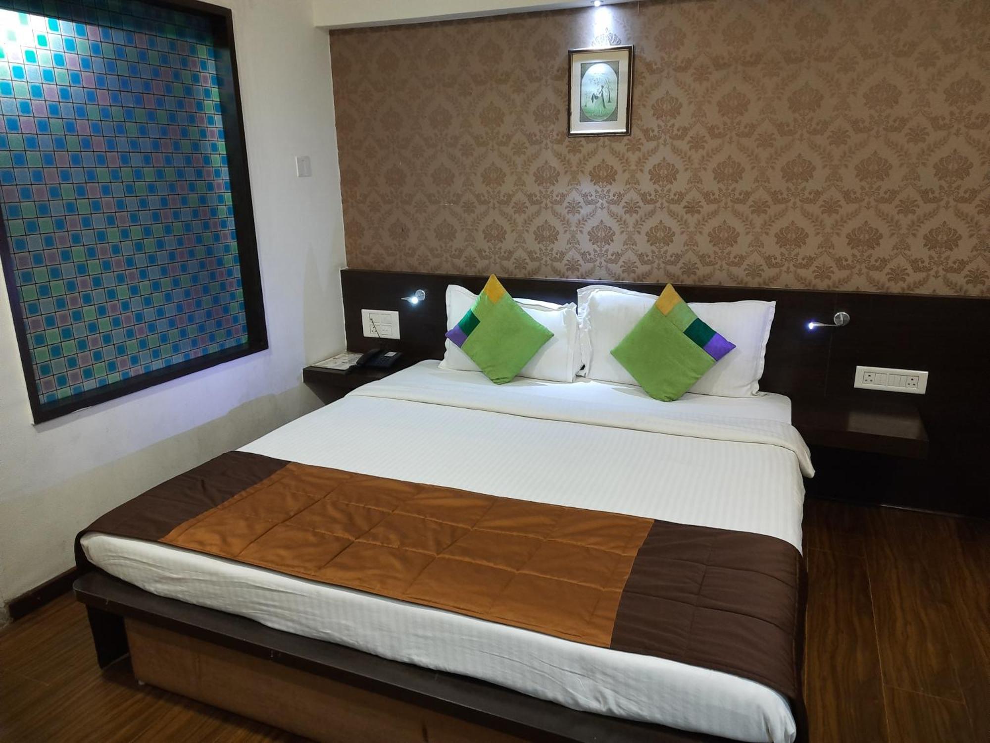 Hotel LXIA Hinjewadi - Indian Nationals Only Pimpri-Chinchwad Bagian luar foto