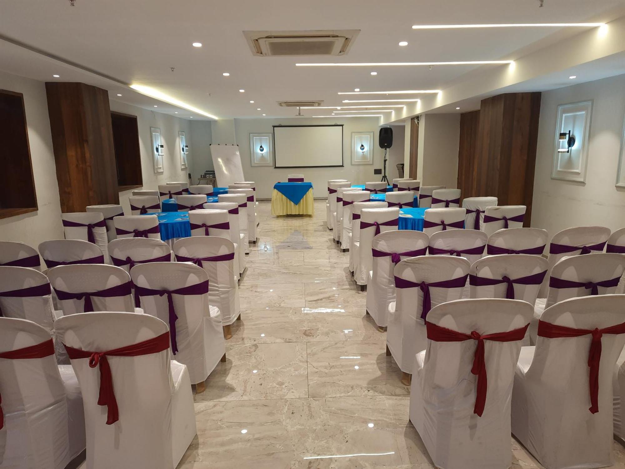 Hotel LXIA Hinjewadi - Indian Nationals Only Pimpri-Chinchwad Bagian luar foto