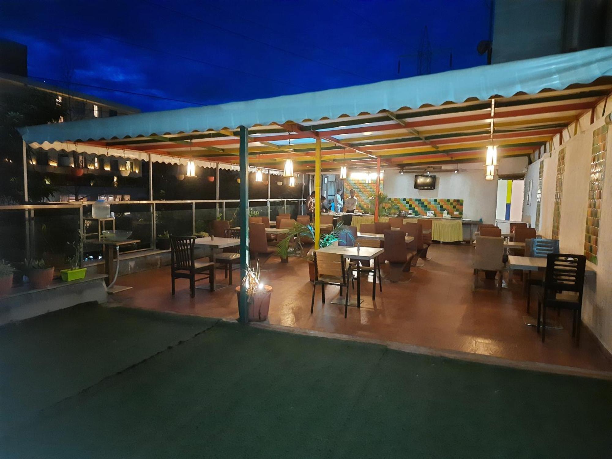 Hotel LXIA Hinjewadi - Indian Nationals Only Pimpri-Chinchwad Bagian luar foto