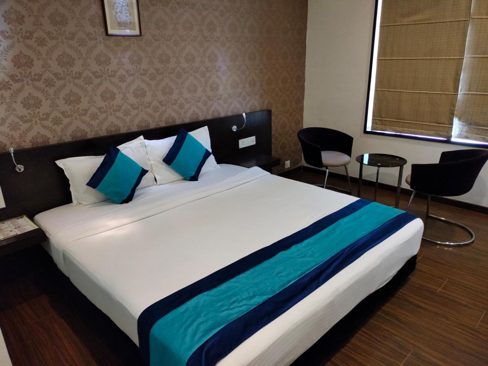 Hotel LXIA Hinjewadi - Indian Nationals Only Pimpri-Chinchwad Bagian luar foto
