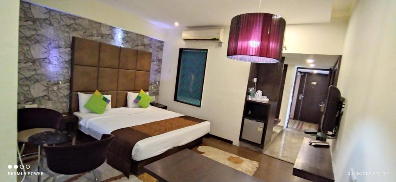 Hotel LXIA Hinjewadi - Indian Nationals Only Pimpri-Chinchwad Bagian luar foto