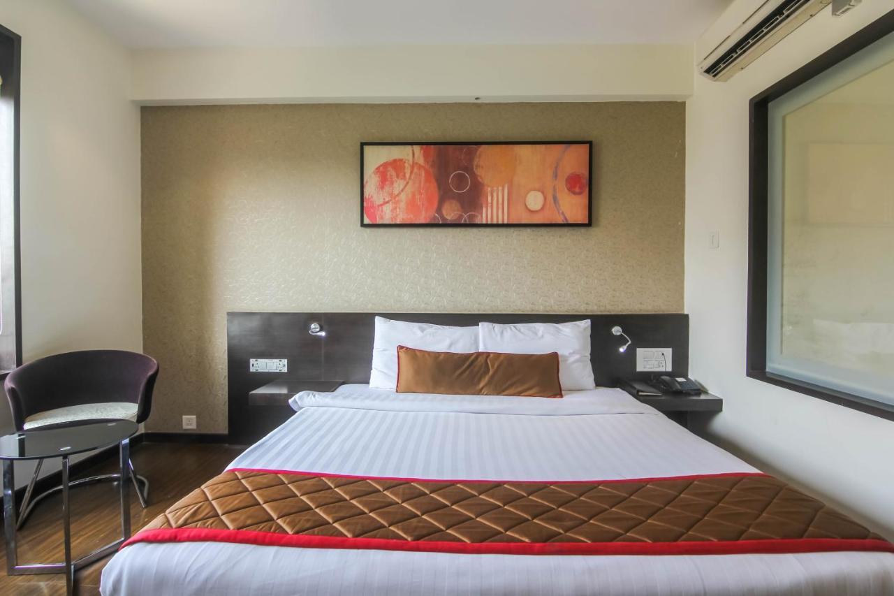 Hotel LXIA Hinjewadi - Indian Nationals Only Pimpri-Chinchwad Bagian luar foto
